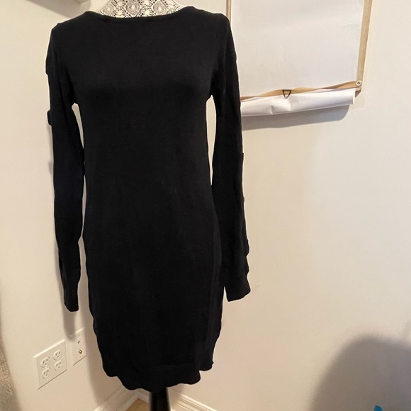 Sweater dress with cut out sleeves. - Picture 2 of 3